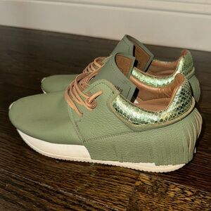 Esseutesse Fringe Sneakers